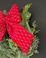 Wianek świąteczny z czerwoną kokardą