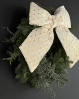 Wianek świąteczny z kremową kokardą