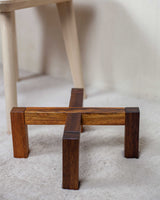 Stojak z drewna egzotycznego