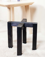 Wysoki loftowy stojak z drewna sosnowego