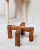 Stojak z drewna egzotycznego