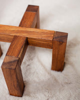 Stojak z drewna egzotycznego