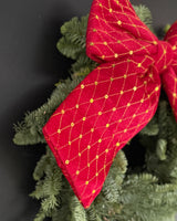 Wianek świąteczny z czerwoną kokardą