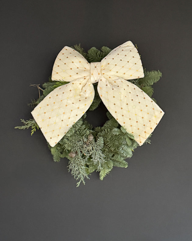 Wianek świąteczny z kremową kokardą